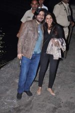 Sonali Bendre, Goldie Behl at Hrithik_s yacht party in Mumbai on 9th Jan 2013 (229).JPG